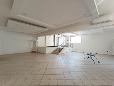 Foto Locale commerciale in VIA MIMINA CAPUTI 15, Carovigno Centro di 117 m²