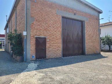 Foto Magazzino a Molinella Centro di 415 m² con 6 locali in vendita