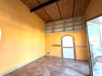 Foto Attività commerciale in Via Diaz  5, Cecina Cecina Centro di 25 m²