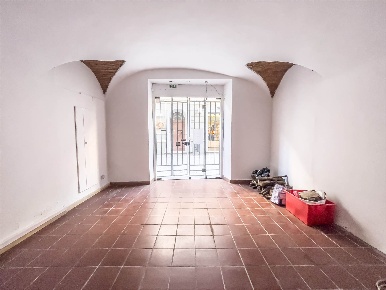 Foto Attività commerciale a Sarzana Centro di 57 m² con 2 locali in affitto