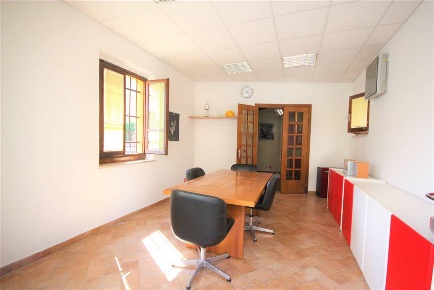 Foto Ufficio a Poggibonsi Centro di 50 m² con 2 locali in affitto