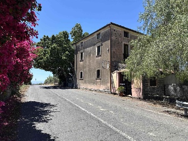 Foto Attività commerciale in CONTRADA SERRAZZA S.N, Paternò di 445 m²