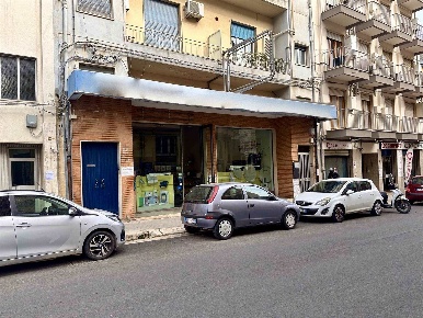 Foto Negozio in Via Ingegnere Migliorisi  14, Ragusa Centro di 575 m²