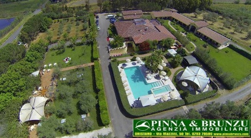 Foto Locale commerciale a Cabras di 1216 m² con 18 locali in vendita