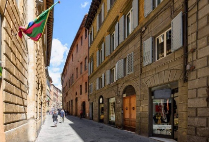 Foto Negozio a Siena Lizza - Camollia di 222 m² con 7 locali in affitto