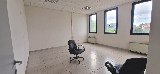 Foto Ufficio a Forlì Stazione - Grandi Italiani di 270 m² con 11 locali