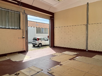 Foto Magazzino in Via Nilde Iotti, Pieve Emanuele Centro di 100 m²