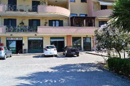 Foto Negozio in Via Generoso Iodice, Santa Maria Capua Vetere di 100 m²