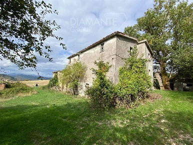 Foto Cessione attività a Gubbio di 450 m² con 9 locali in vendita