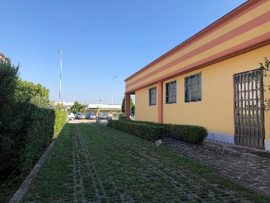 Foto Laboratorio a Sorgà Zona Industriale Bonferraro di 200 m² con 2 locali