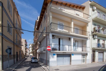 Foto Negozio in VIA TONIOLO, Fondi Centro di 69 m² in vendita