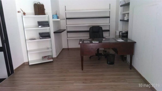 Foto Negozio in Viale Trieste 91, Caltanissetta Centro di 25 m² in vendita