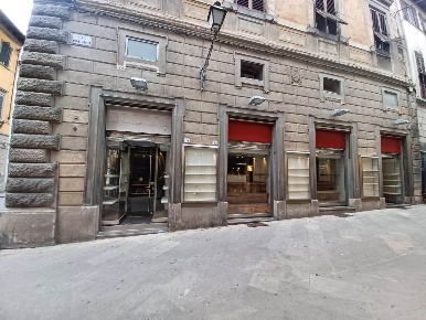 Foto Negozio a Pistoia Piazza della Sala di 220 m² in affitto