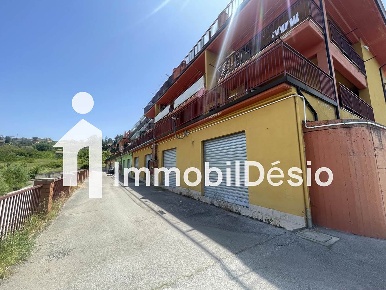Foto Attività commerciale a Tito Centro di 49 m² con 2 locali in affitto