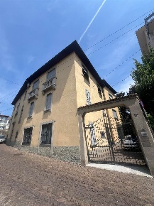 Foto Ufficio a Bergamo Centro di 150 m² con 5 locali in affitto