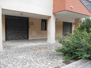Foto Attività commerciale in Via della Resistenza 1 A/1, Noci Centro