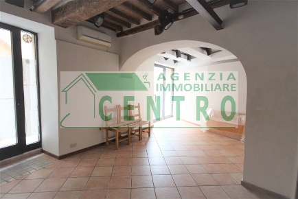 Foto Negozio a Poggibonsi Centro di 48 m² con 1 locali in vendita