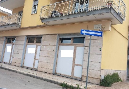 Foto Locale commerciale in via Aldo Moro 1, Nola Centro di 120 m²