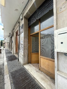 Foto Negozio in Vico San Giuseppe  12, Foggia Centro Storico di 42 m²