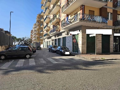 Foto Negozio a Salerno Torrione di 30 m² con 1 locali in vendita
