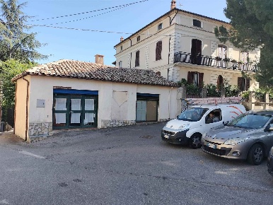 Foto Negozio in Piazza Adolfo Mauro, San Fili Centro di 80 m² con 2 locali