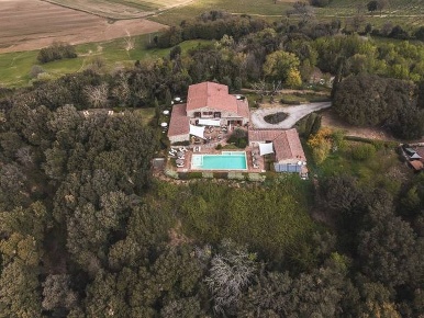 Foto Hotel a Roccastrada di 825 m² con 22 locali in vendita