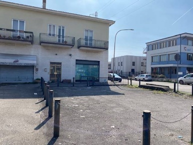 Foto Negozio in VIA ROVEGGIA, Verona Zona Fiera di 210 m² in vendita