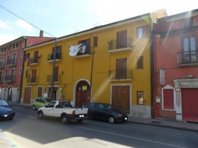 Foto Negozio in via francesco tedesco, Avellino di 60 m² con 2 locali