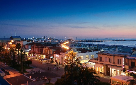 Foto Attività commerciale in Belvedere delle maschere, Viareggio Lungomare