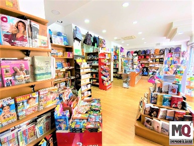 Foto Attività commerciale in VIA VENEZIA, Mondragone di 100 m² con 1 locali