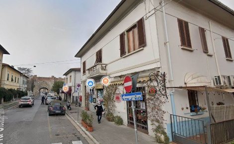 Foto Negozio a Pisa Landi di 108 m² con 2 locali in affitto