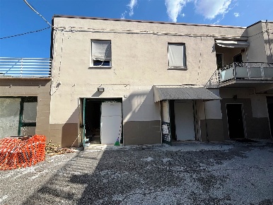 Foto Ufficio a San Severino Marche Centro di 159 m² con 5 locali in vendita