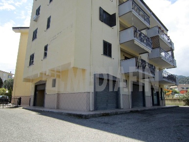 Foto Locale commerciale in VIA CASCIARO 7C, Corigliano-Rossano di 140 m²