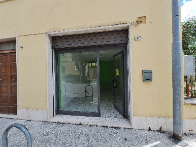 Foto Negozio in viale eustachio 80, San Severino Marche Centro di 27 m²