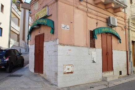 Foto Locale commerciale a Canosa di Puglia Centro di 35 m² con 1 locali