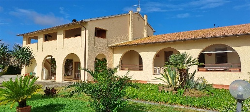 Foto Agriturismo a Grosseto Alberese di 403 m² con 18 locali in vendita