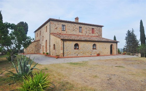 Foto Agriturismo a Pomarance di 1500 m² con 1 locali in vendita
