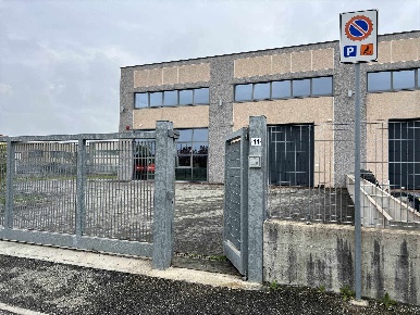 Foto Laboratorio a Novi Ligure di 518 m² con 2 locali in affitto
