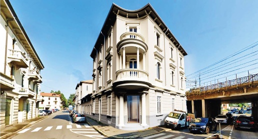 Foto Attività commerciale in Via Carducci 2, Gallarate Centro di 40 m²