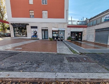 Foto Negozio in Via Carlo Arturo Jemolo 139, Roma San Basilio di 160 m²