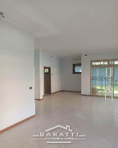 Foto Attività commerciale a Mantova Belfiore di 90 m² con 2 locali
