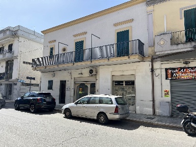 Foto Negozio in Corso Alcide de Gasperi 55, Palagiano di 70 m² con 1 locali