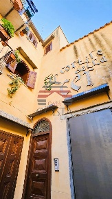 Foto Negozio in cortile della cera 3, Palermo Kalsa di 220 m² con 6 locali