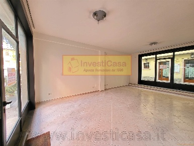 Foto Negozio a Lazise di 51 m² con 1 locali in vendita