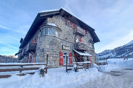 Foto Ristorante a San Giovanni di Fassa di 353 m² con 6 locali in vendita