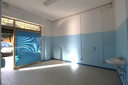 Foto Locale commerciale a Poggibonsi Centro di 110 m² con 1 locali