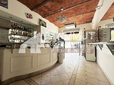 Foto Negozio a Firenze Galluzzo di 112 m² con 3 locali in vendita