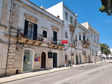 Foto Negozio in Corso Italia 16, Martina Franca di 30 m² con 2 locali