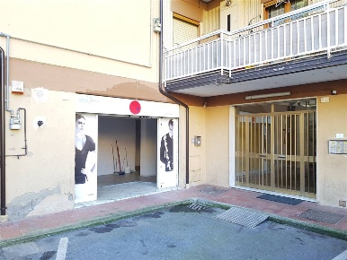 Foto Negozio in Via Orto de Luca, Manocalzati di 276 m² con 2 locali