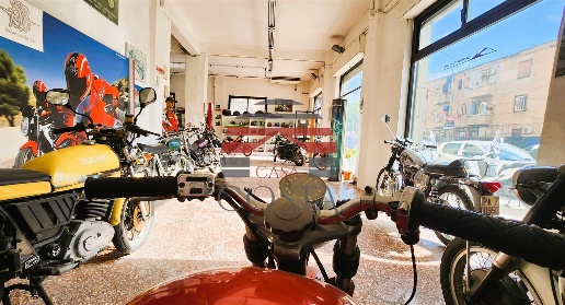 Foto Negozio in VIA IMPERATORE FEDERICO, Palermo Fiera di 407 m² in vendita